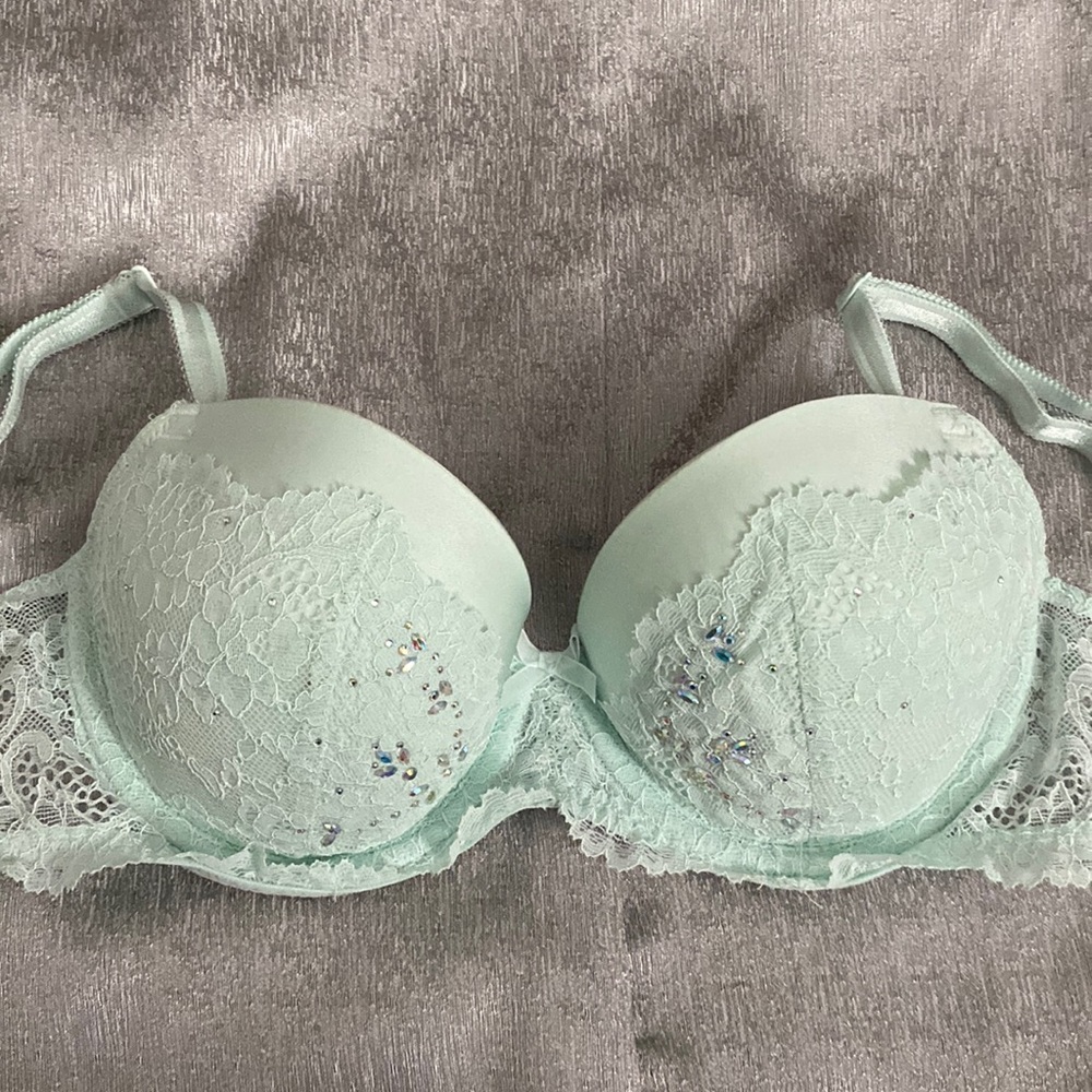 Victoria’s Secret Dream Angels Lined Demi Sparkly Lace Bra